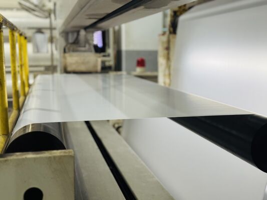 Phim mạ nhiệt PET màu sắc trong suốt với độ tinh khiết cao và xử lý đẩy nhiều lần cho sử dụng chuyên nghiệp