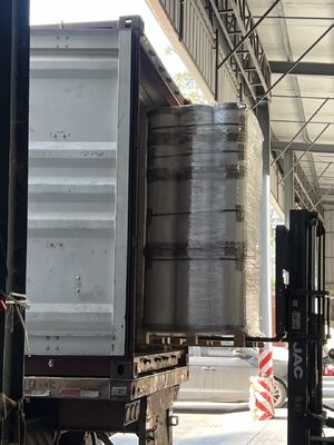 Phim PET kim loại hóa có khả năng chống nhiệt lên đến 110 ° C, trọng lượng tùy chỉnh và bề mặt phản xạ mượt mà cho bao bì thực phẩm và lớp phủ