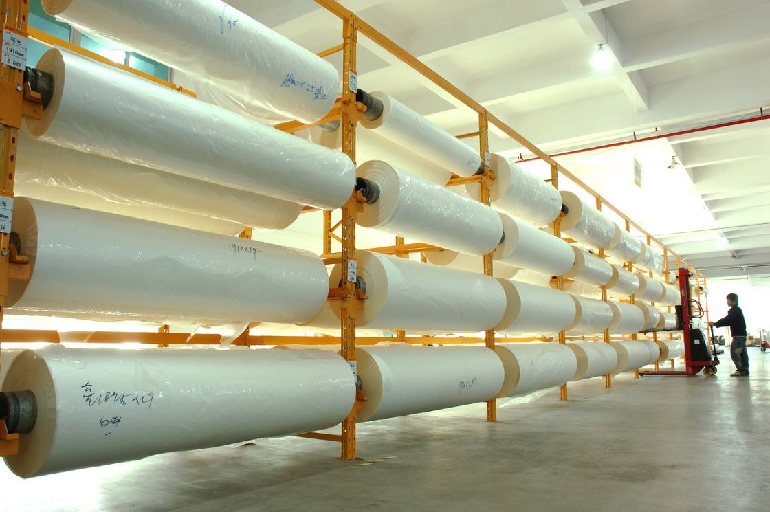 Màng cán nhiệt với lõi giấy 1 inch hoặc 3 inch Màu trong suốt và Cán nhiệt được tối ưu hóa cho Cán kỹ thuật số