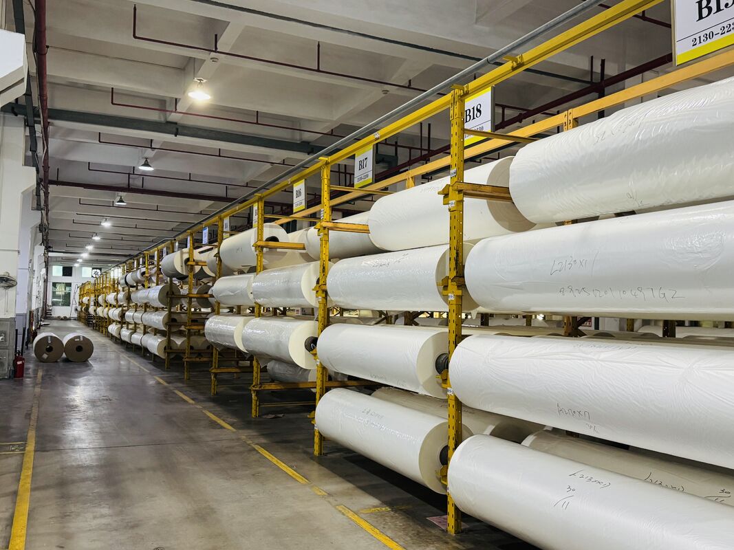 Bộ phim sơn nhiệt PET có độ bền nhiệt độ lên đến 130 °C 3 inch hoặc lõi giấy tùy chỉnh và chiều dài 0-6000 mét