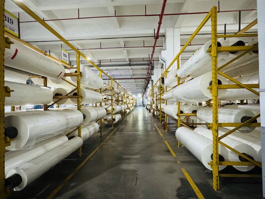 Bộ phim mạ nhiệt PET trong suốt với chiều dài 0-6000 mét và độ sáng hơn 90 °