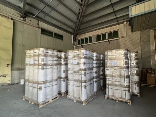 Phim sơn nhiệt PET bóng mượt với chiều rộng 2200 mm và chống nhiệt độ 130 °C để bảo vệ tốt hơn